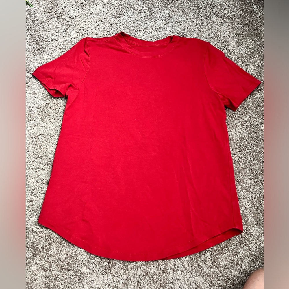 Women’s lululemon tshirt